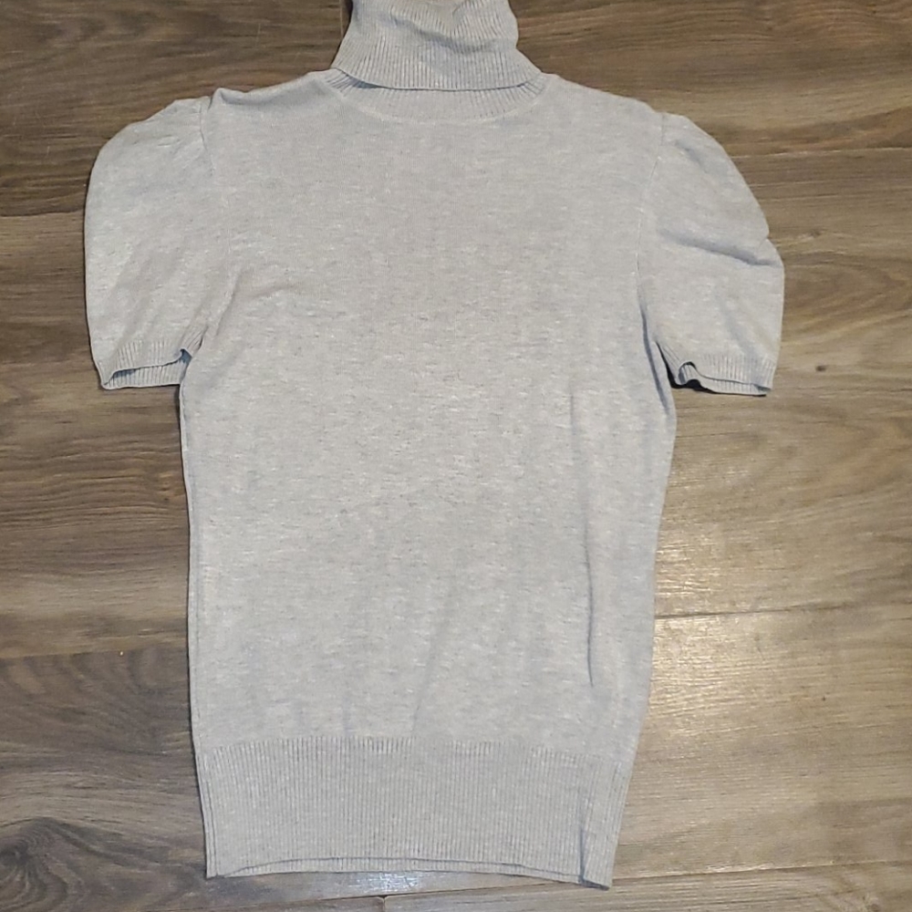 Short sleeved turtleneck sweater